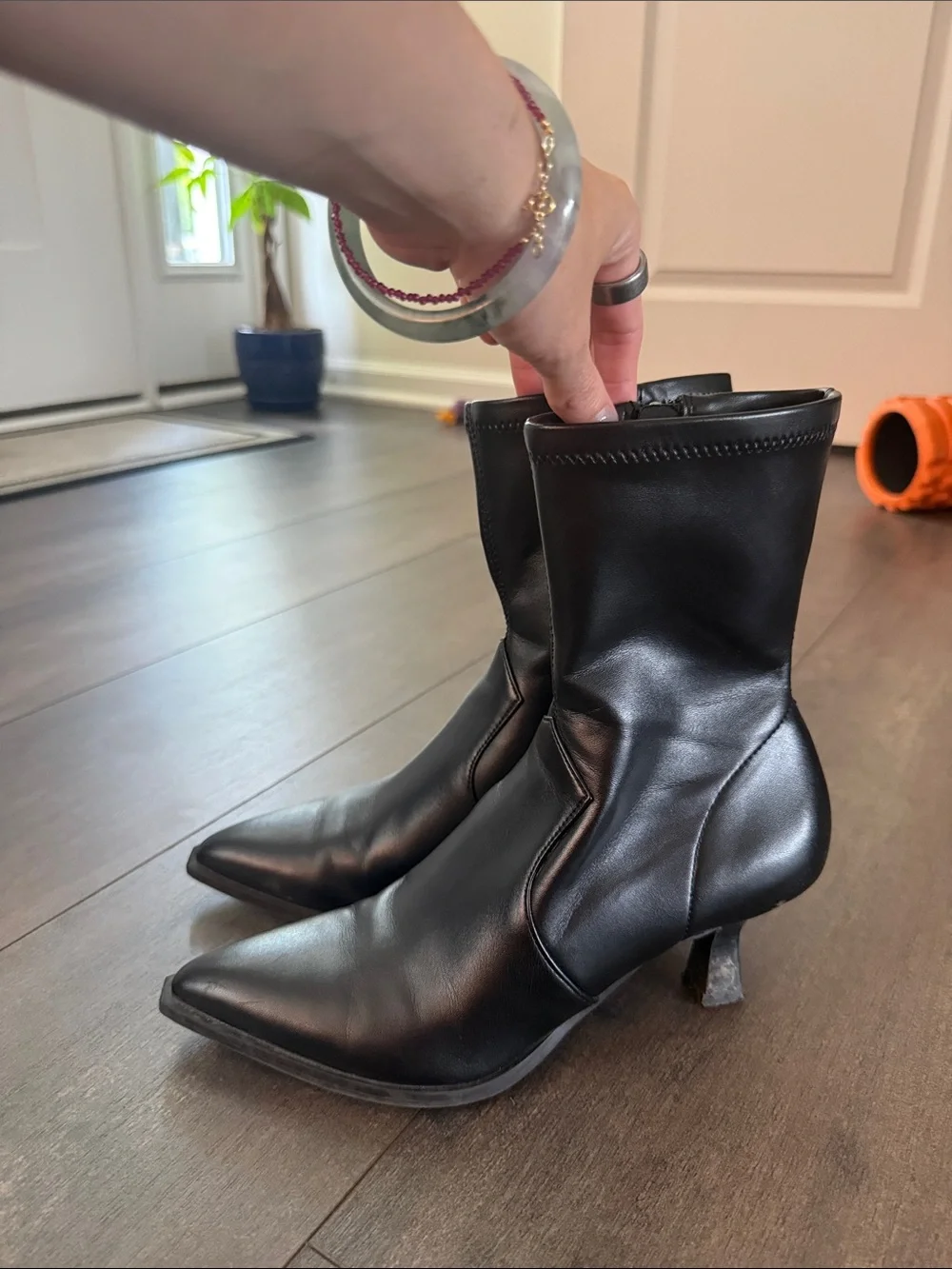 Dolce Vita Women’s Black Pointed Toe Stretch Ankle Boots